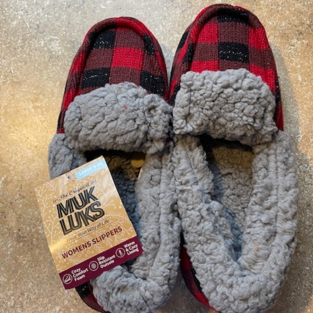 Women's Muk Luks Slippers size Large 9-10
